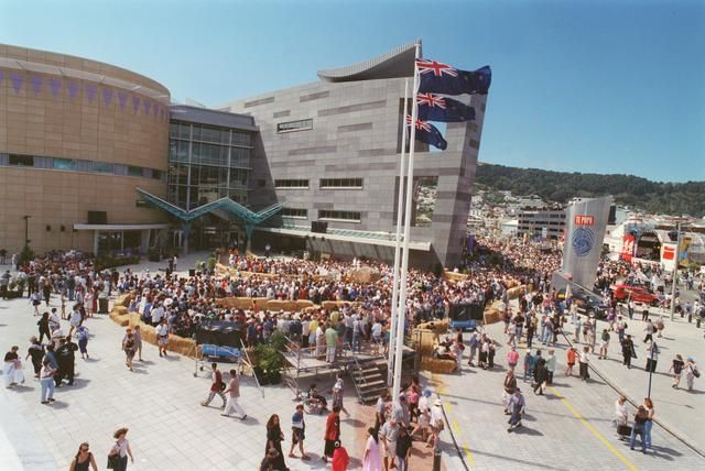 Te Papa opening day in 1998