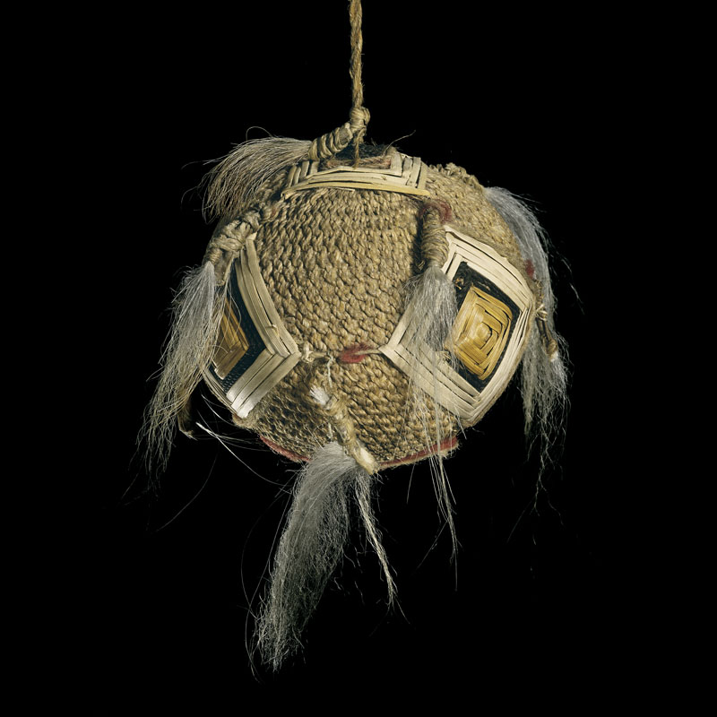Very rare poi woven in muka (flax fibre) with a technique called knotless netting. It is called a poi awe, due to the presence of the dog-hair awe (tassles) attached as decoration.
